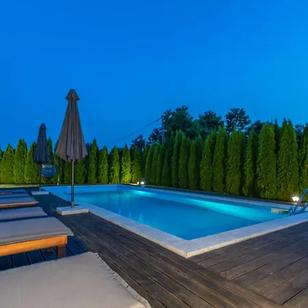Ferienhaus Lavanda Near Pazin, A Modern Pool In The Heart Of Istria *