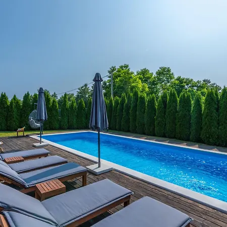 Lavanda Near Pazin, A Modern Pool In The Heart Of Istria Pulici