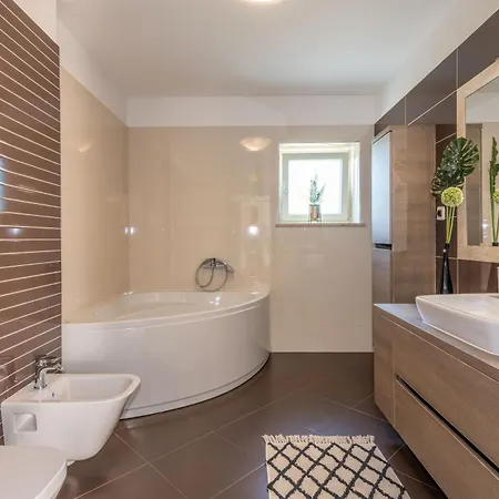 Ferienhaus Lavanda Near Pazin, A Modern Pool In The Heart Of Istria