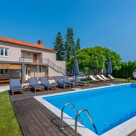 Lavanda Near Pazin, A Modern Pool In The Heart Of Istria